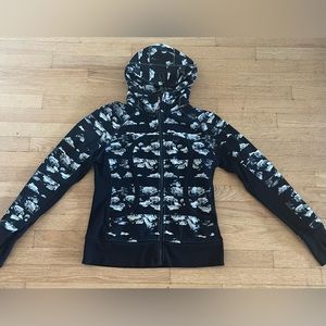 Lululemon black & white zip-up jacket